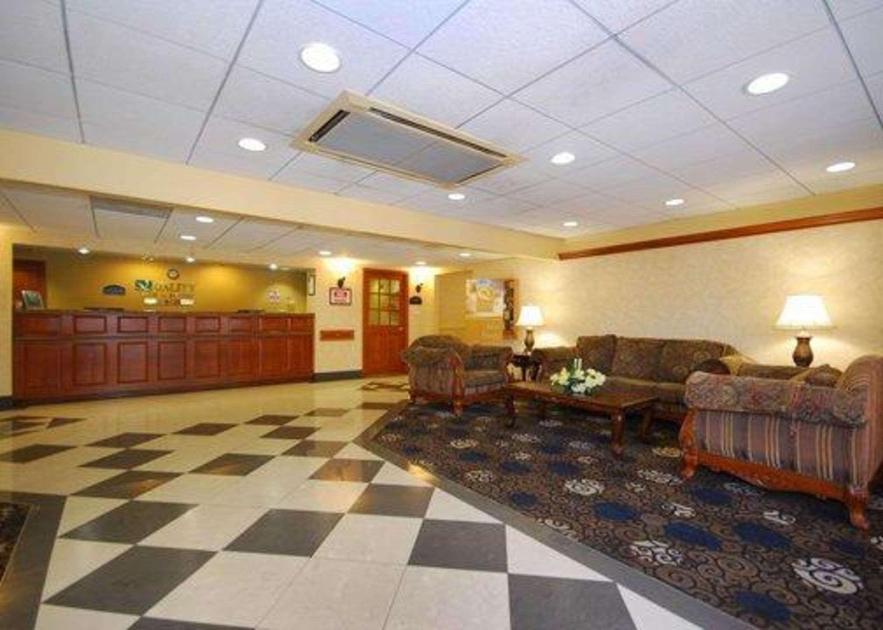 Quality Inn & Suites Bensalem Exterior photo
