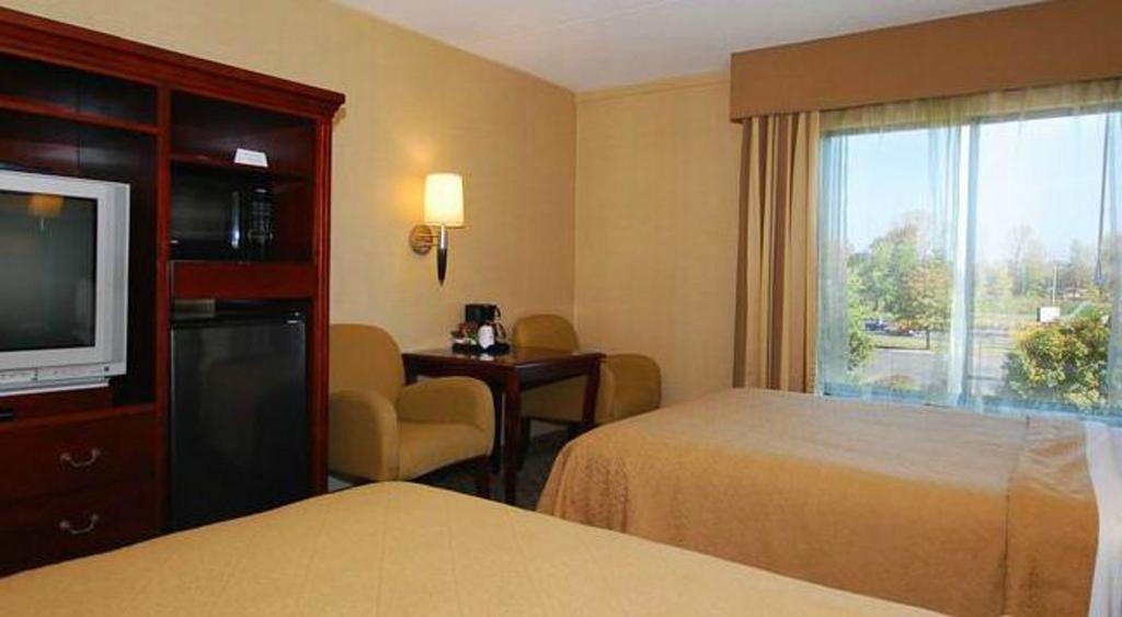 Quality Inn & Suites Bensalem Exterior photo