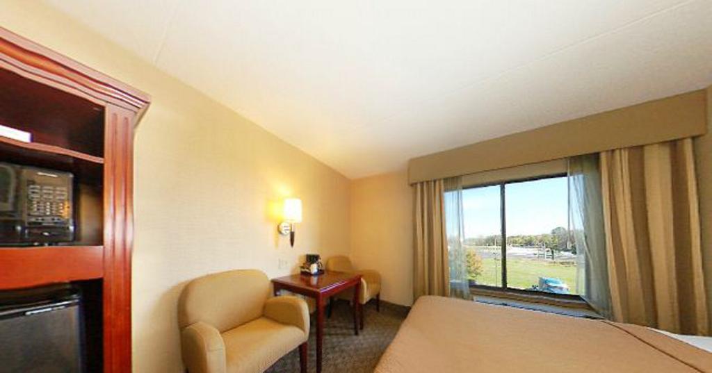 Quality Inn & Suites Bensalem Exterior photo