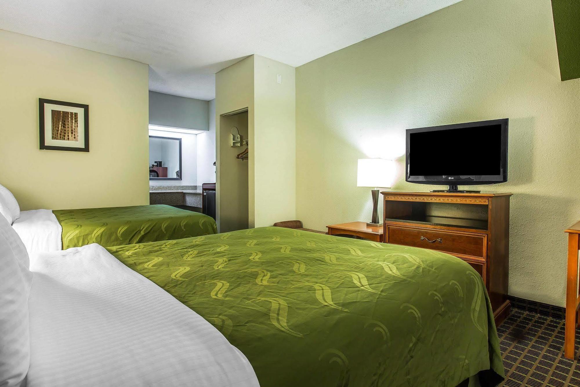 Quality Inn & Suites Bensalem Exterior photo
